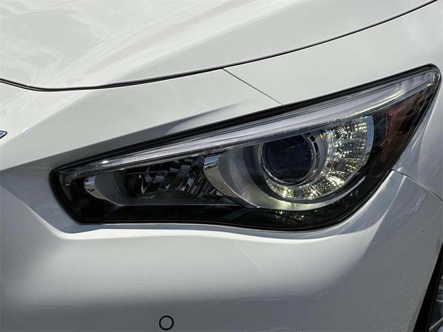 Photo of 2021 Pure White INFINITI Q50