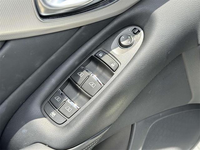 Photo of 2021 Pure White INFINITI Q50