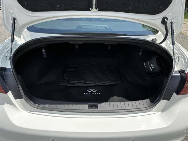 Photo of 2021 Pure White INFINITI Q50