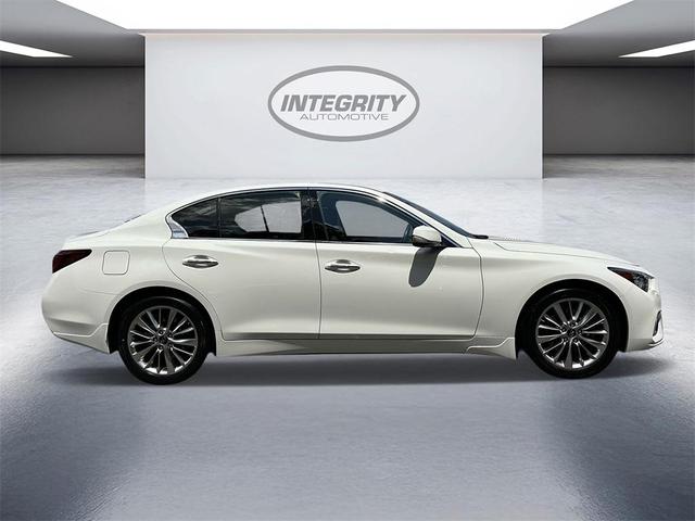Photo of 2021 Pure White INFINITI Q50