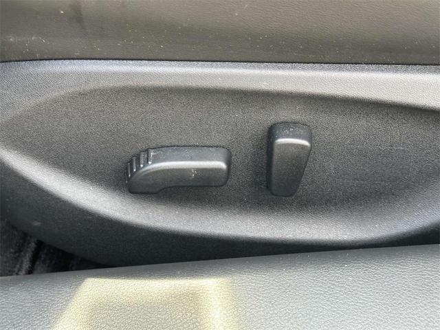 Photo of 2021 Pure White INFINITI Q50