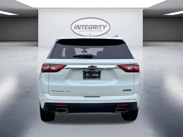 Photo of 2020 Iridescent Pearl Tricoat Chevrolet Traverse