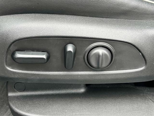 Photo of 2020 Iridescent Pearl Tricoat Chevrolet Traverse