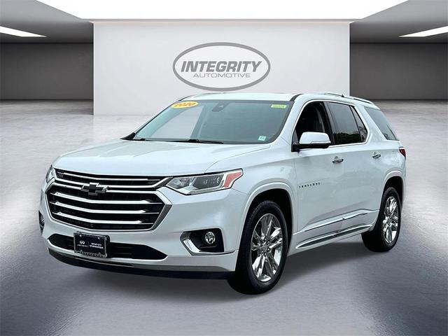 Photo of 2020 Iridescent Pearl Tricoat Chevrolet Traverse
