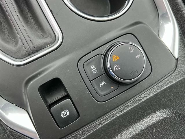 Photo of 2020 Iridescent Pearl Tricoat Chevrolet Traverse