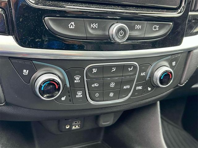 Photo of 2020 Iridescent Pearl Tricoat Chevrolet Traverse
