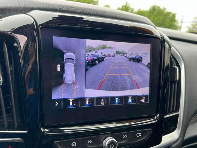 Photo of 2020 Iridescent Pearl Tricoat Chevrolet Traverse