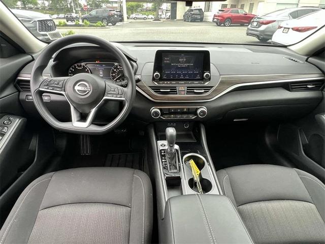 Photo of 2024 Black Nissan Altima
