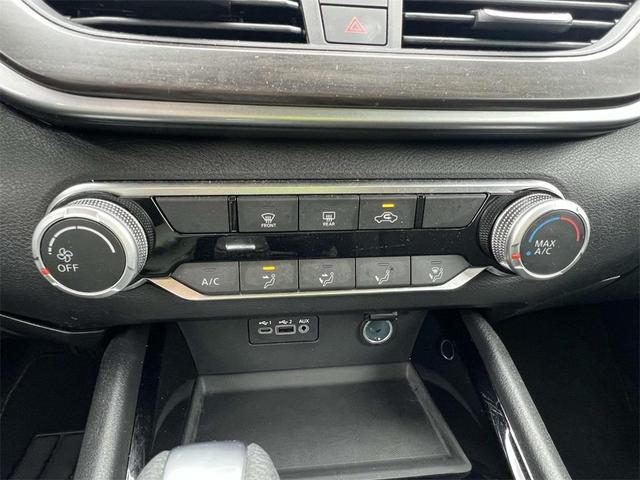 Photo of 2024 Black Nissan Altima