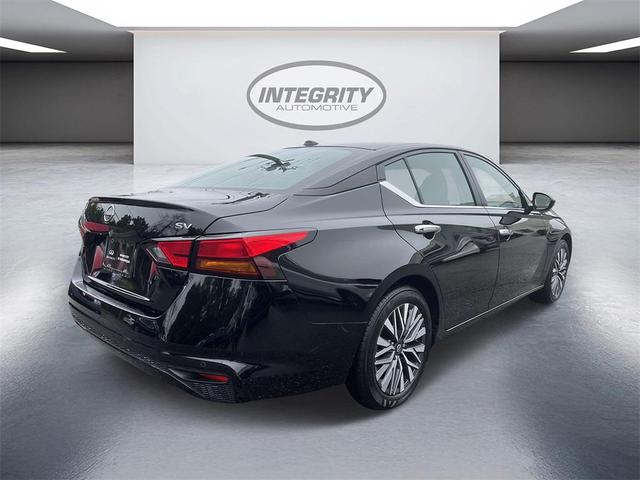 Photo of 2024 Black Nissan Altima