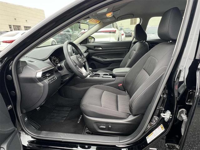 Photo of 2024 Black Nissan Altima