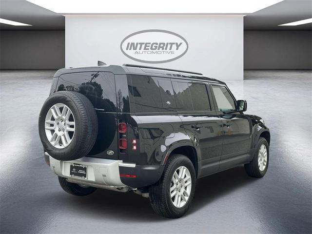 Photo of 2023 Santorini Black Land Rover Defender