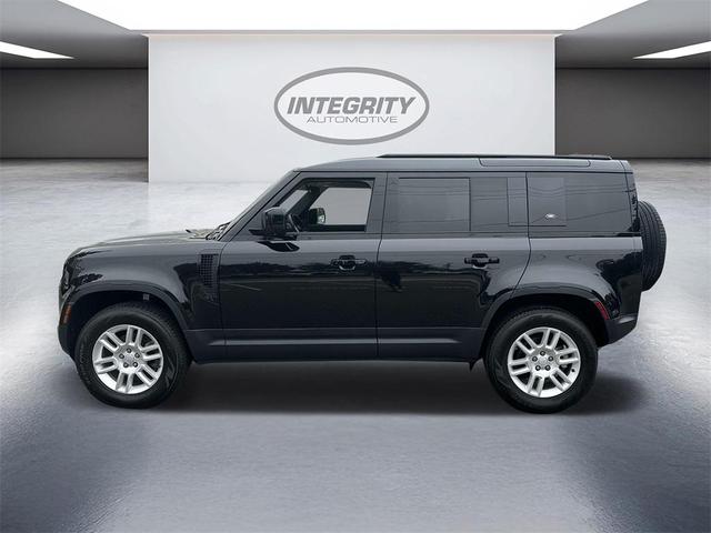 Photo of 2023 Santorini Black Land Rover Defender