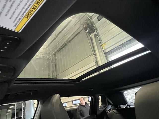 Photo of 2024 Bright White Clearcoat Jeep Compass