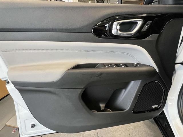 Photo of 2024 Bright White Clearcoat Jeep Compass