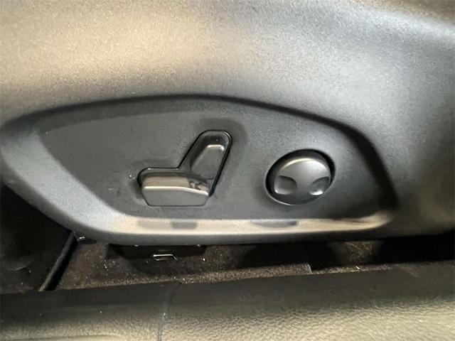 Photo of 2024 Bright White Clearcoat Jeep Compass