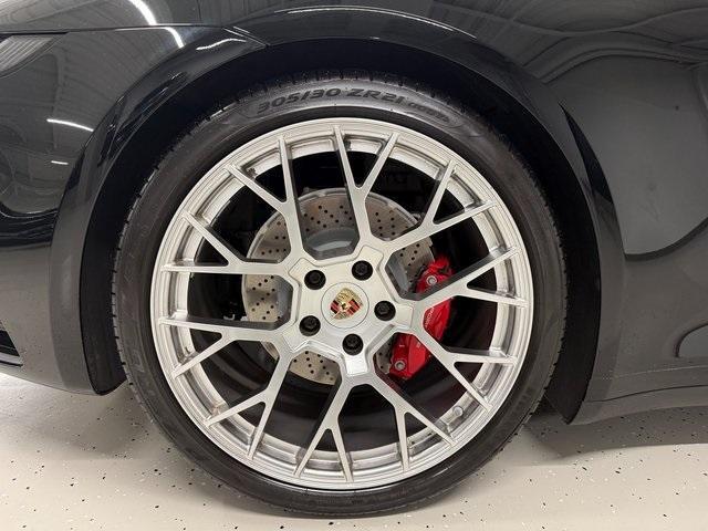 Photo of 2020 Black Porsche 911