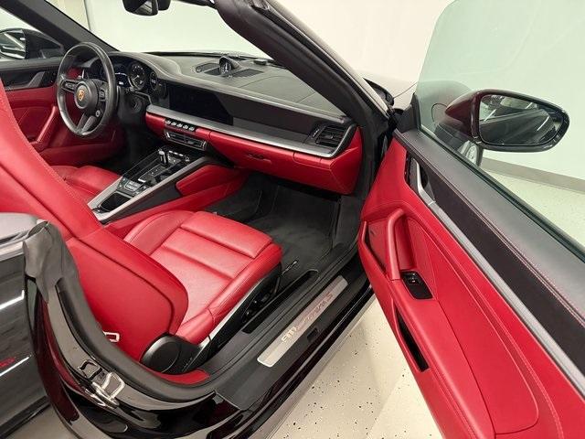 Photo of 2020 Black Porsche 911