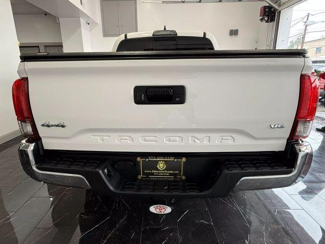 Photo of 2018 White Toyota Tacoma