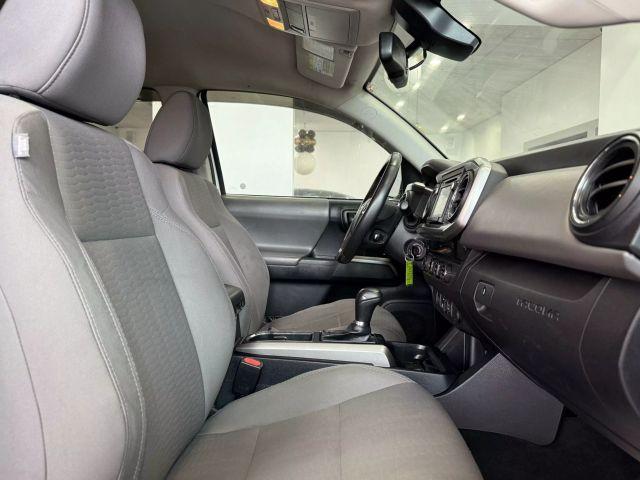 Photo of 2018 White Toyota Tacoma