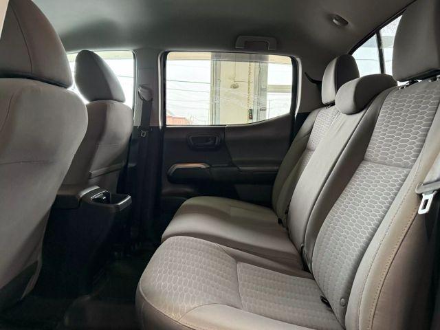 Photo of 2018 White Toyota Tacoma
