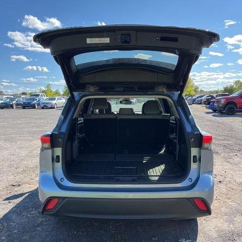 Photo of 2022 Moon Dust Toyota Highlander