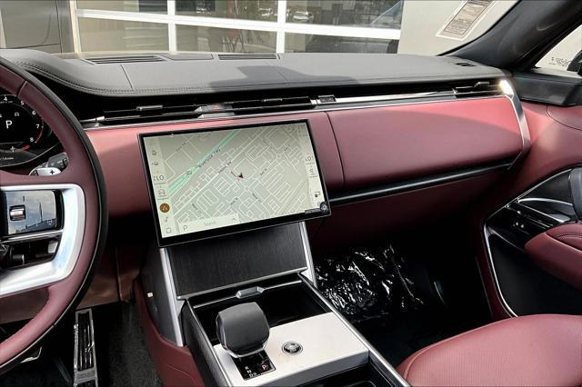 Photo of 2025 Obsidian Black SV Bespoke Ultra Metallic Satin Land Rover Range Rover