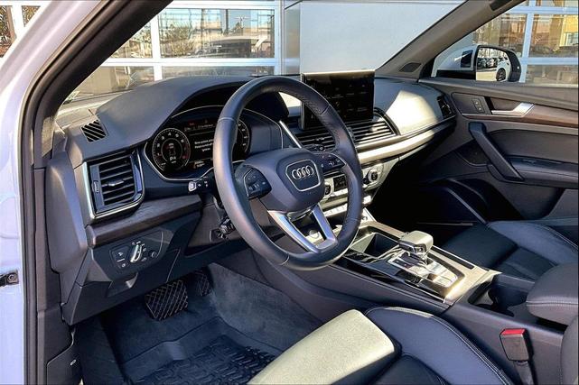 Photo of 2023 Glacier White Metallic Audi Q5