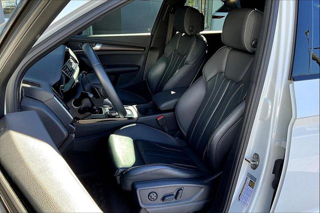 Photo of 2023 Glacier White Metallic Audi Q5