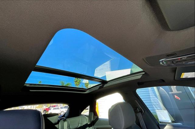 Photo of 2023 Glacier White Metallic Audi Q5