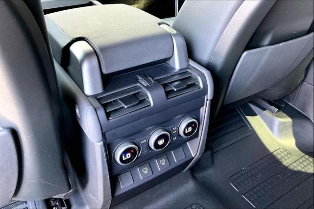 Photo of 2023 Fuji White Land Rover Defender