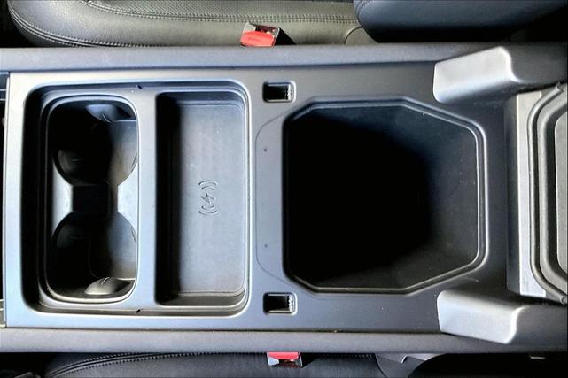 Photo of 2023 Fuji White Land Rover Defender