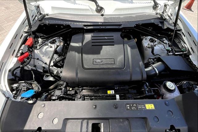 Photo of 2023 Fuji White Land Rover Defender
