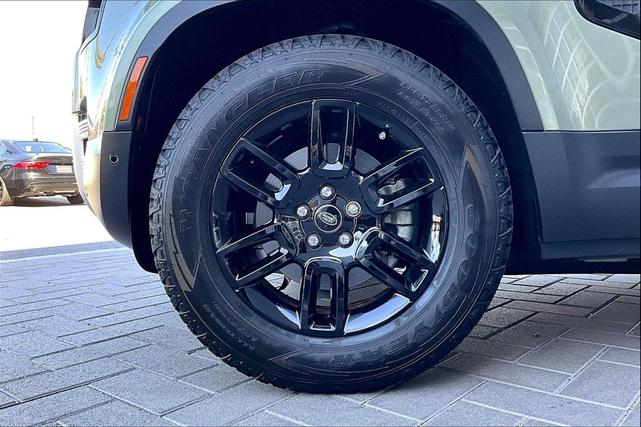 Photo of 2024 Pangea Green Metallic Land Rover Defender