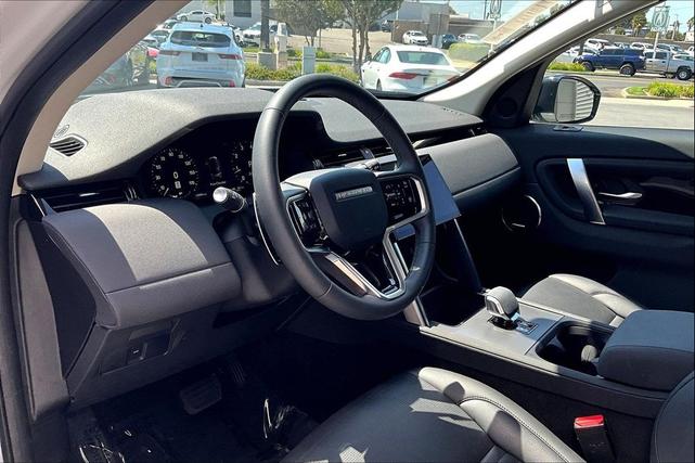 Photo of 2024 Fuji White Land Rover Discovery Sport