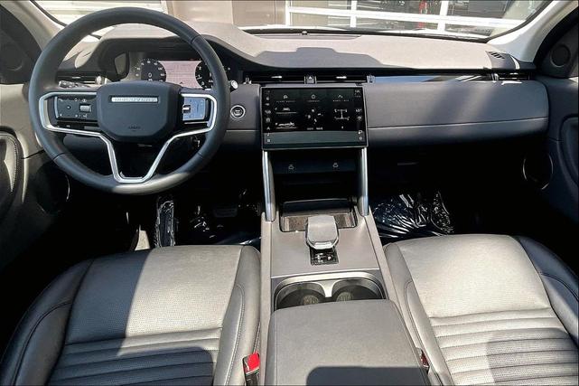 Photo of 2024 Fuji White Land Rover Discovery Sport