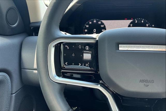 Photo of 2024 Fuji White Land Rover Discovery Sport