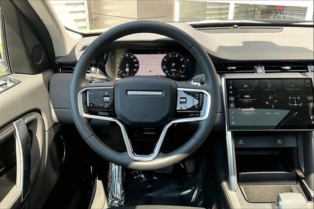 Photo of 2024 Fuji White Land Rover Discovery Sport