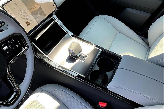 Photo of 2026 Zadar Gray Premium Metallic Land Rover Range Rover Velar