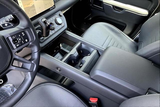 Photo of 2025 Petra Copper Premium Metallic Land Rover Defender