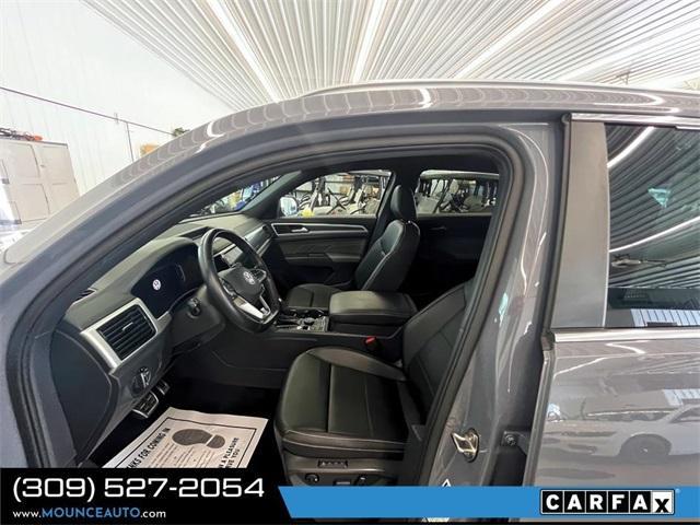 Photo of 2021 Pure Gray Volkswagen Atlas Cross Sport