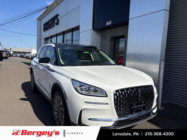 Photo of 2025 Pristine White Metallic Tri-Coat Lincoln Corsair