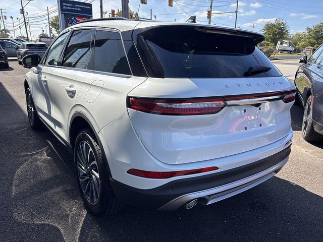 Photo of 2025 Pristine White Metallic Tri-Coat Lincoln Corsair