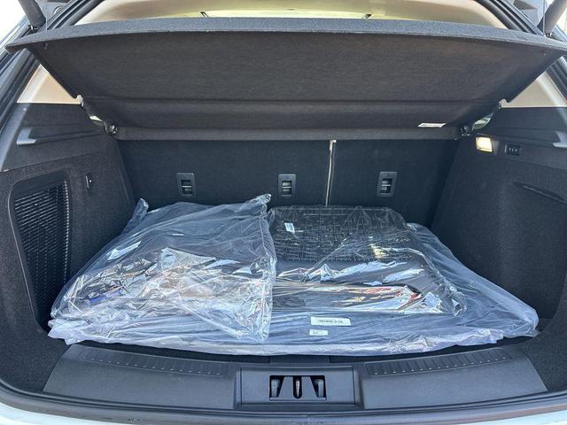 Photo of 2025 Pristine White Metallic Tri-Coat Lincoln Corsair