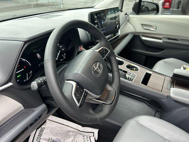 Photo of 2023 Dark Green Toyota Sienna