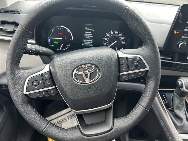 Photo of 2023 Dark Green Toyota Sienna