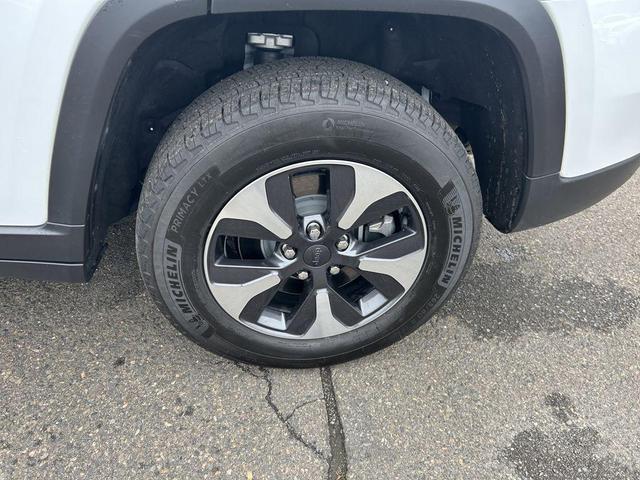 Photo of 2023 Bright White Clearcoat Jeep Grand Cherokee 4xe