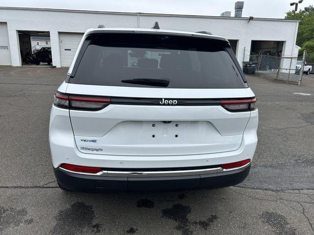 Photo of 2023 Bright White Clearcoat Jeep Grand Cherokee 4xe