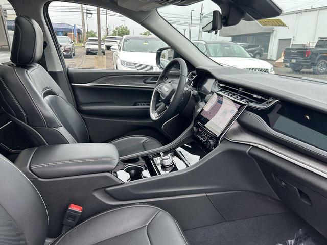 Photo of 2023 Bright White Clearcoat Jeep Grand Cherokee 4xe