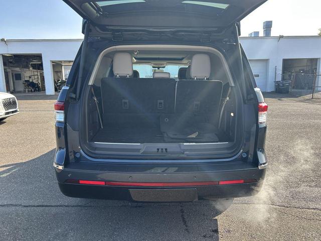 Photo of 2024 Blue Metallic Lincoln Navigator